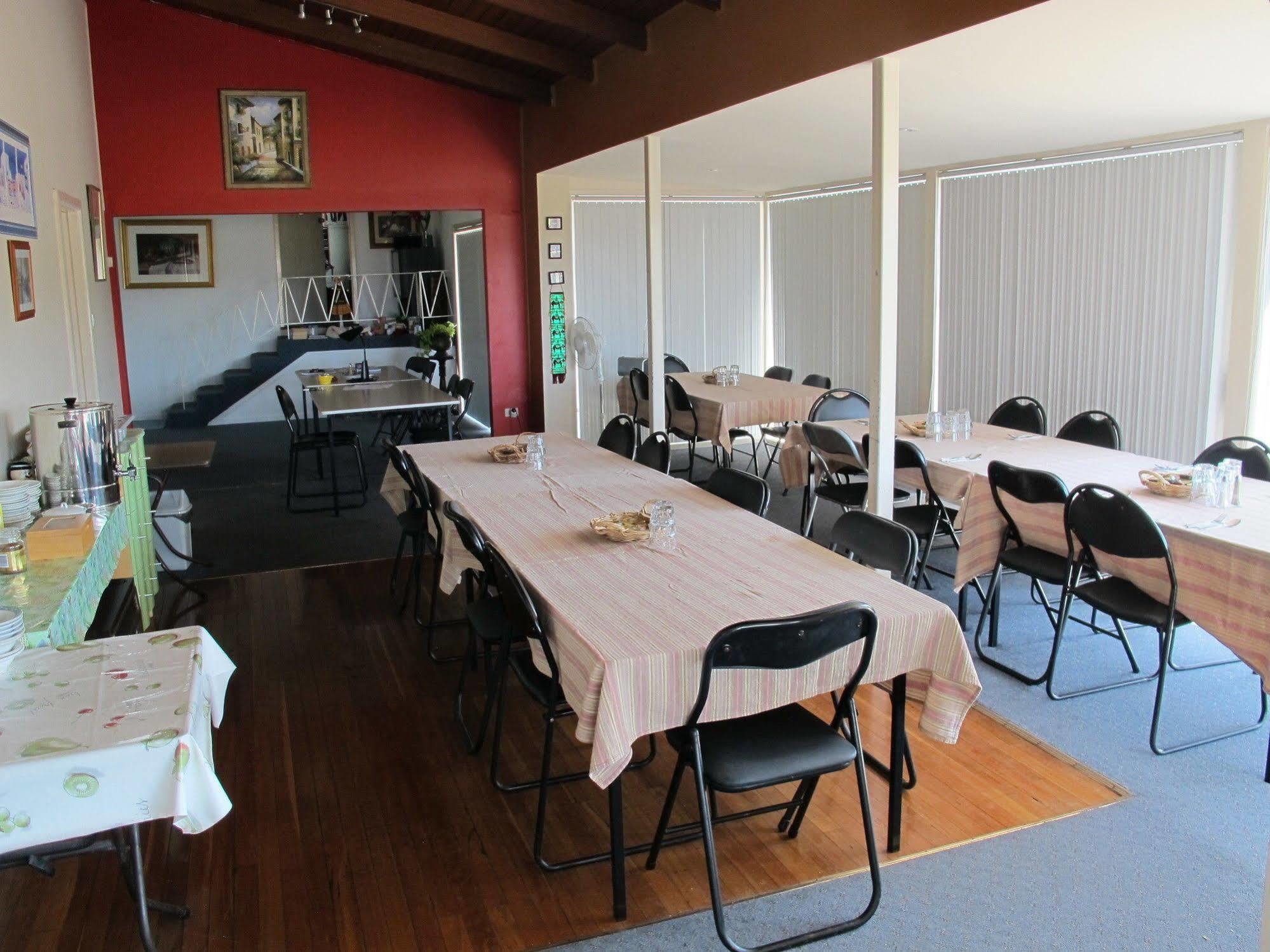 Gardens Motel 3*